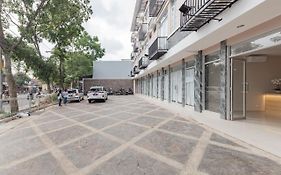 Reddoorz Plus Near Surapati Core